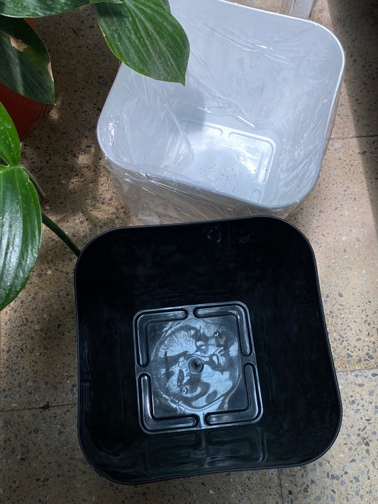 Sadə plastik dipçək